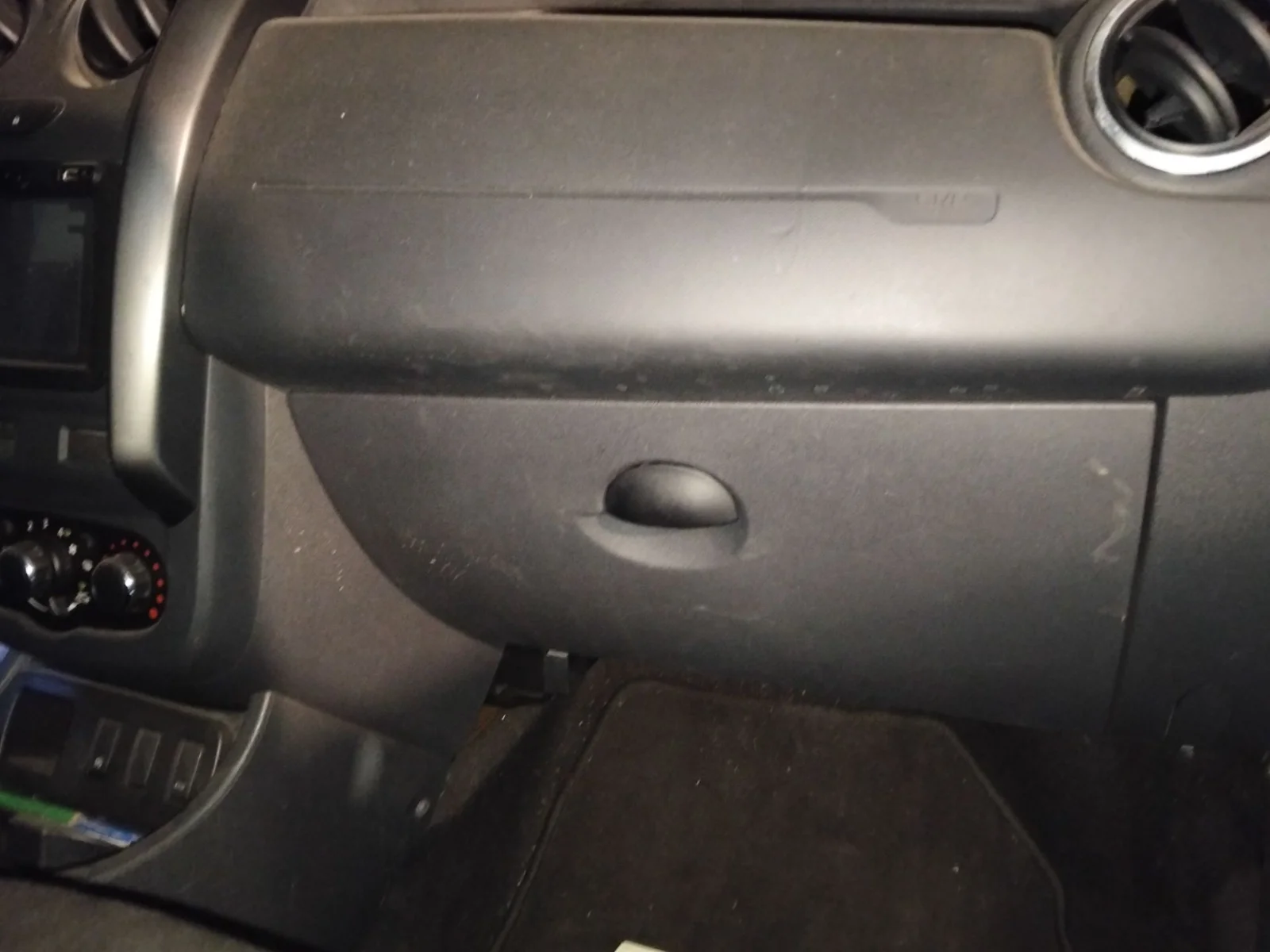 Foto de GUANTERA DACIA DUSTER I 1.2 16V TCE CAT (125 CV / 92 KW)