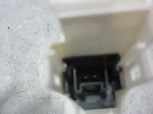 Foto de MOTOR ELEVALUNAS TRASERO DERECHO PORSCHE CAYENNE (TIPO 92A) referencia 8K0959811A foto 4