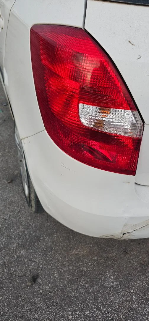 Foto de PILOTO TRASERO IZQUIERDO SKODA FABIA (5J2) 1.2 (60 CV / 44 KW)