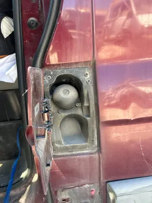Foto de TAPA EXTERIOR COMBUSTIBLE RENAULT TRAFIC II FURGÓN 2.5 dCi Diesel CAT (135 CV / 99 KW)