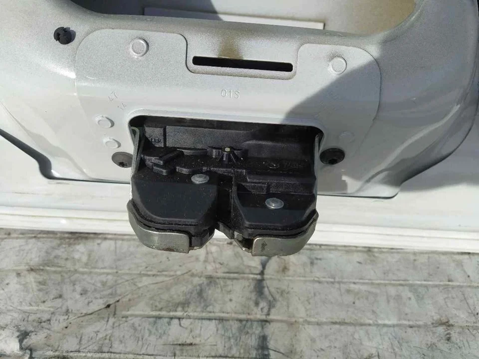Foto de CERRADURA MALETERO / PORTON PORSCHE CAYENNE (TIPO 92A) 3.0 V6 TDI CAT (239 CV / 176 KW)