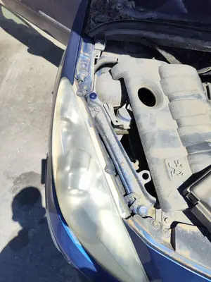Foto de FARO DERECHO PEUGEOT 307 BERLINA (S2) 1.4 16V CAT (KFU / ET3J4) (88 CV / 65 KW) foto 2