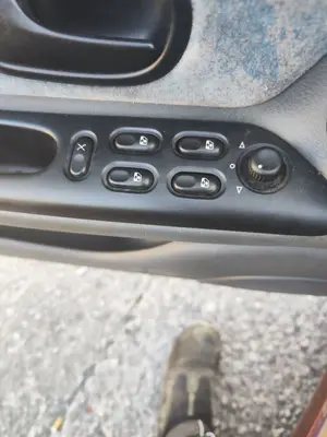 Foto de MANDO ELEVALUNAS DELANTERO IZQUIERDO RENAULT LAGUNA (B56) 2.0  (113 CV / 83 KW)