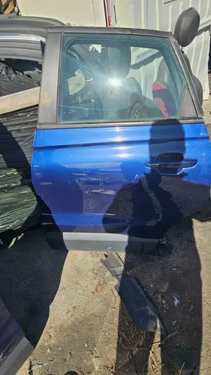 Foto de PUERTA TRASERA IZQUIERDA OPEL CROSSLAND X 1.2  (110 CV / 81 KW)