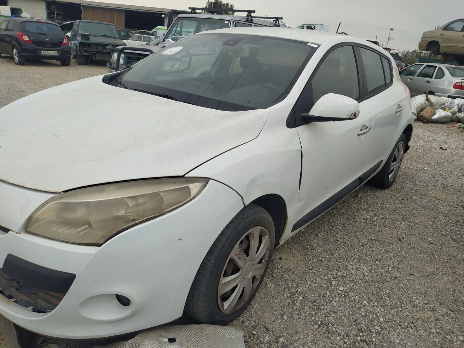 Foto de FARO IZQUIERDO RENAULT MEGANE III BERLINA 5P 1.5 dCi Diesel CAT (86 CV / 63 KW) referencia 260605985R