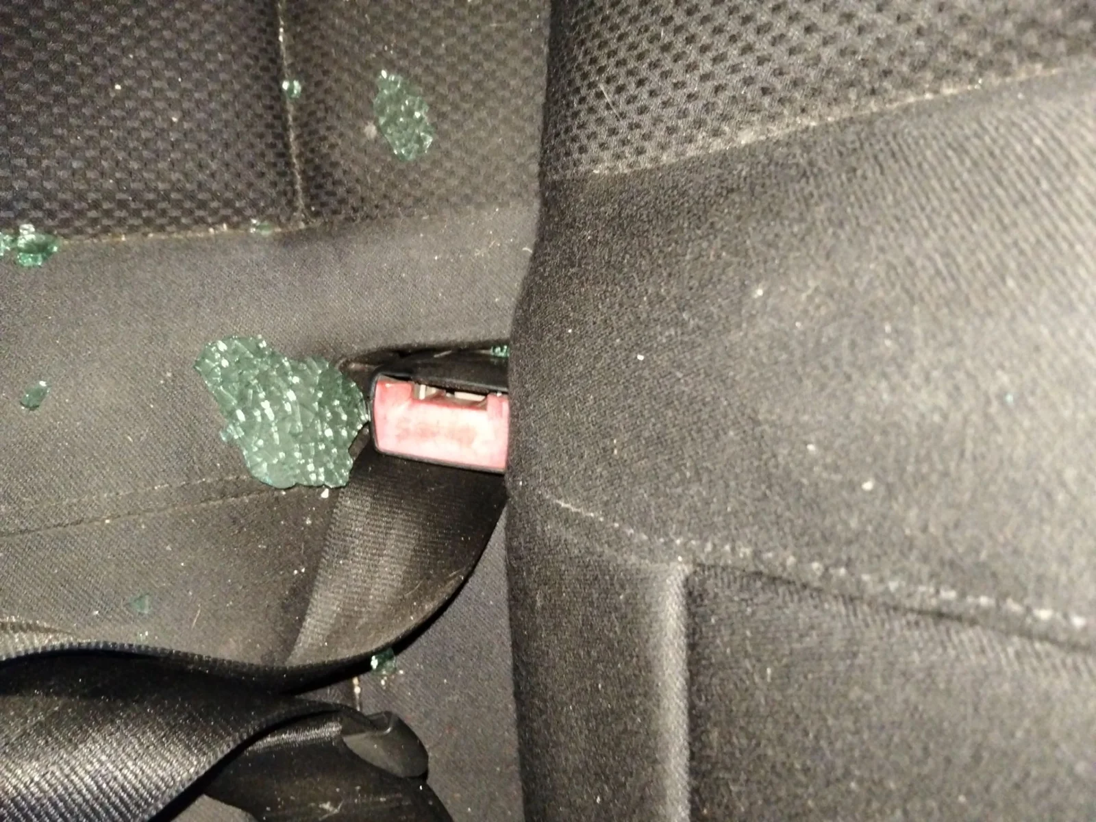 Foto de ENGANCHE CINTURON TRASERO CENTRAL AUDI A4 BERLINA (8E)
