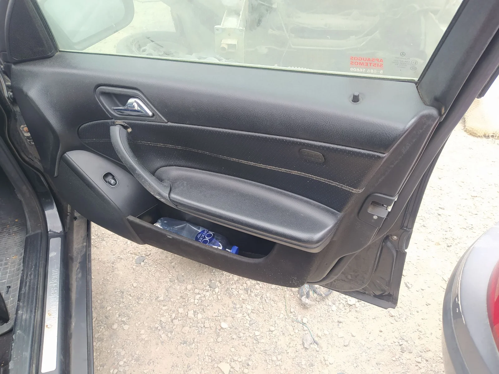 Foto de MANETA INTERIOR DELANTERA DERECHA MERCEDES-BENZ CLASE C (BM 203) BERLINA 2.2 CDI CAT (150 CV / 110 KW) referencia A2037273628 5170