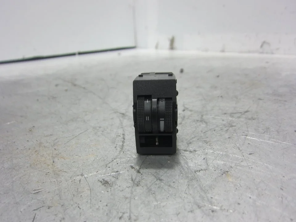 Foto de MANDO REGULACION FAROS SEAT IBIZA (6L1) 1.9 SDI (64 CV / 47 KW) referencia 6L0919094B