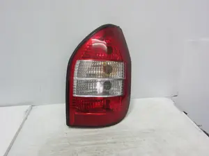 Foto de PILOTO TRASERO DERECHO OPEL ZAFIRA A 2.2 16V DTI CAT (Y 22 DTR / L50) (125 CV / 92 KW) referencia 62281 foto 2
