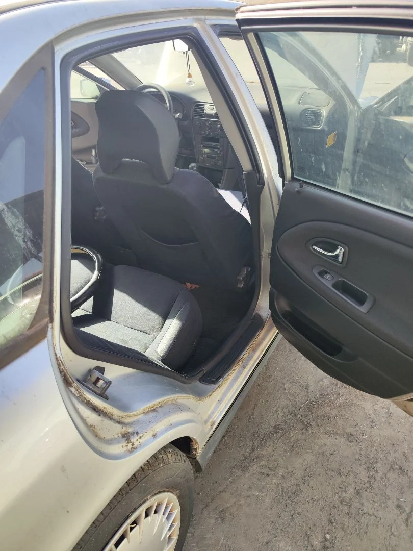 Foto de GOMAS CONTORNO PUERTA VOLVO S40 BERLINA 1.9 Diesel CAT (116 CV / 85 KW)
