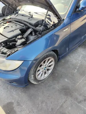 Foto de ALETA DELANTERA IZQUIERDA BMW SERIE 1 BERLINA (E81/E87) 2.0 16V Diesel CAT (122 CV / 90 KW) referencia 41357133227 foto 2