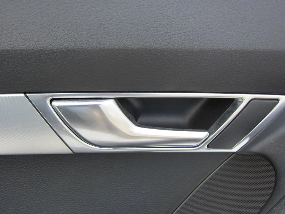 Foto de MANETA INTERIOR TRASERA IZQUIERDA AUDI A6 BERLINA (4F2) 4.2 V8 40V (335 CV / 246 KW)
