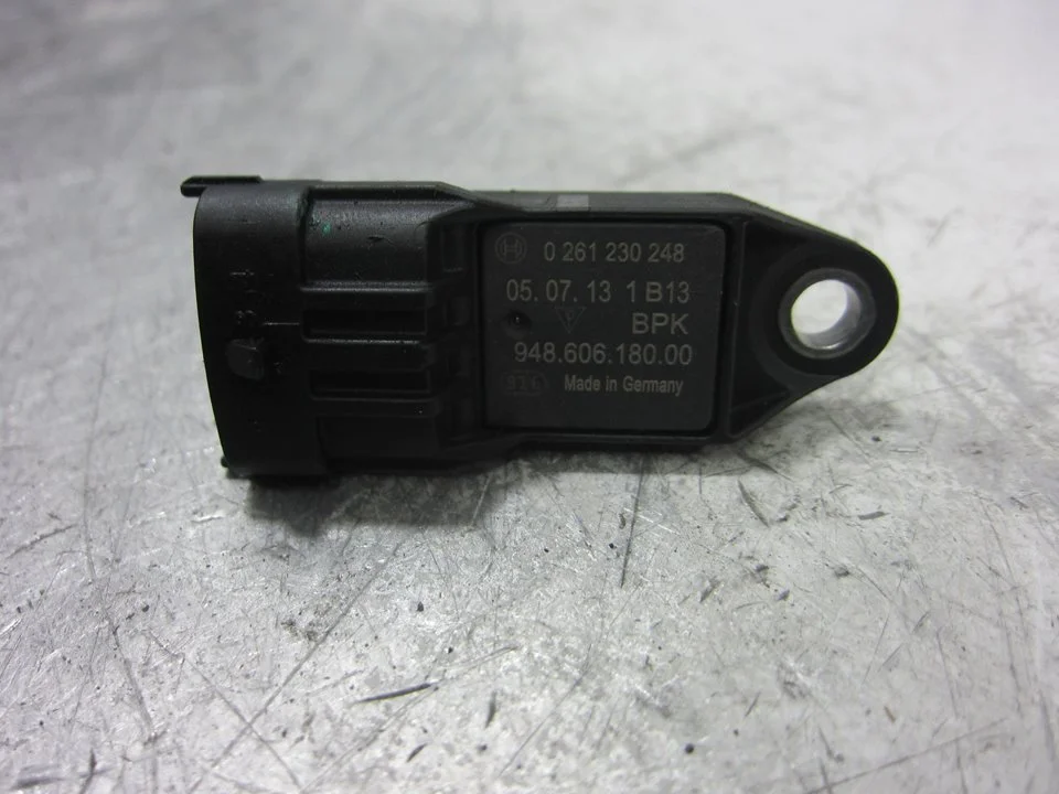 Foto de SENSOR PRESION PORSCHE CAYENNE (TIPO 92A) referencia 0261230248