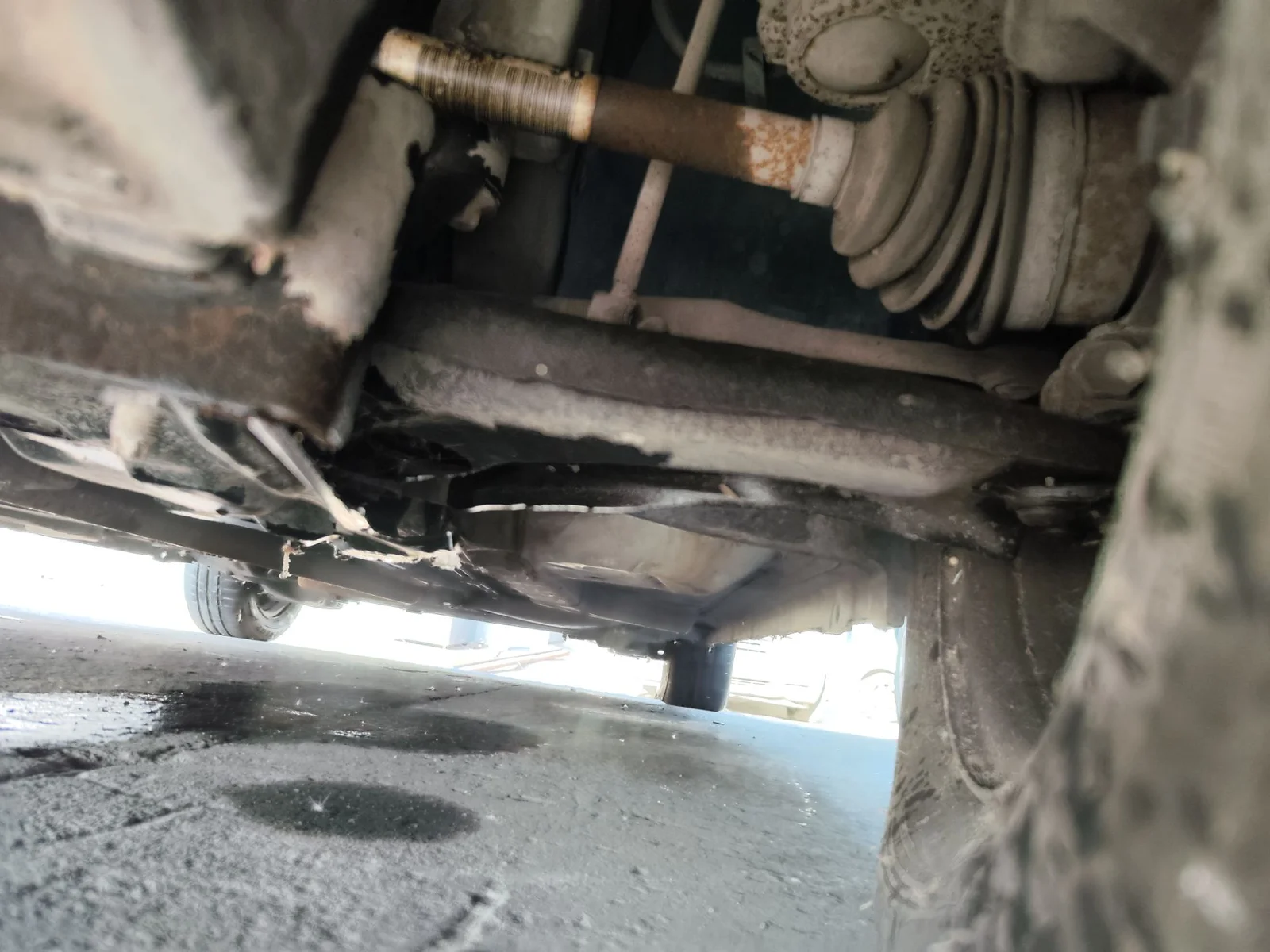 Foto de BRAZO SUSPENSION DELANTERO IZQUIERDO PEUGEOT 207 1.4 HDi (68 CV / 50 KW)