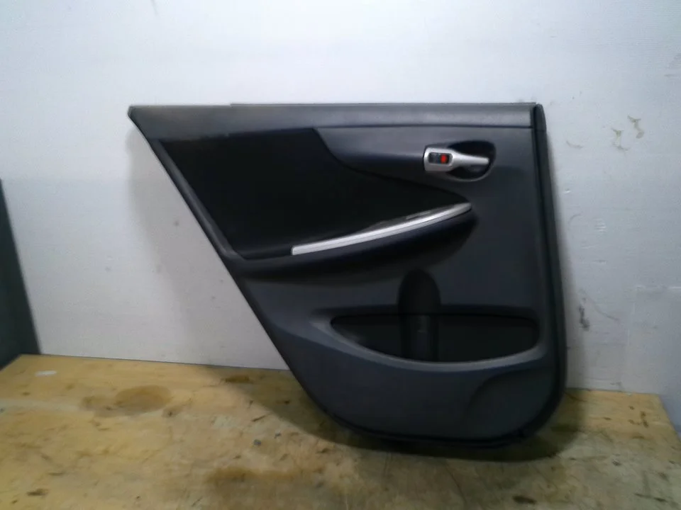 Foto de GUARNECIDO PUERTA TRASERA IZQUIERDA TOYOTA COROLLA (E15) 1.4 Turbodiesel CAT (90 CV / 66 KW) referencia 67640-02F60