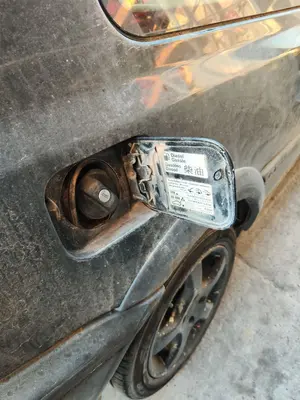 Foto de TAPA EXTERIOR COMBUSTIBLE VOLKSWAGEN GOLF III (1H1)(11.1991) 1.9 TDI (110 CV / 81 KW) foto 2