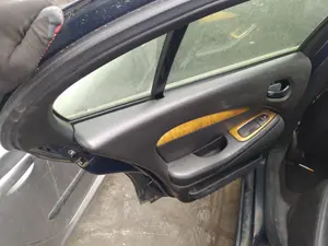 Foto de CERRADURA PUERTA TRASERA IZQUIERDA JAGUAR S-TYPE (03.1999) 4.0 V8 32V CAT (276 CV / 203 KW)