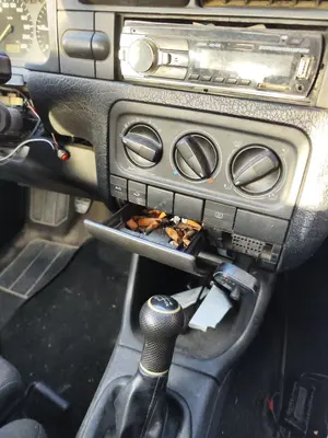 Foto de CENICERO VOLKSWAGEN GOLF III (1H1)(11.1991) 1.9 TDI (110 CV / 81 KW)