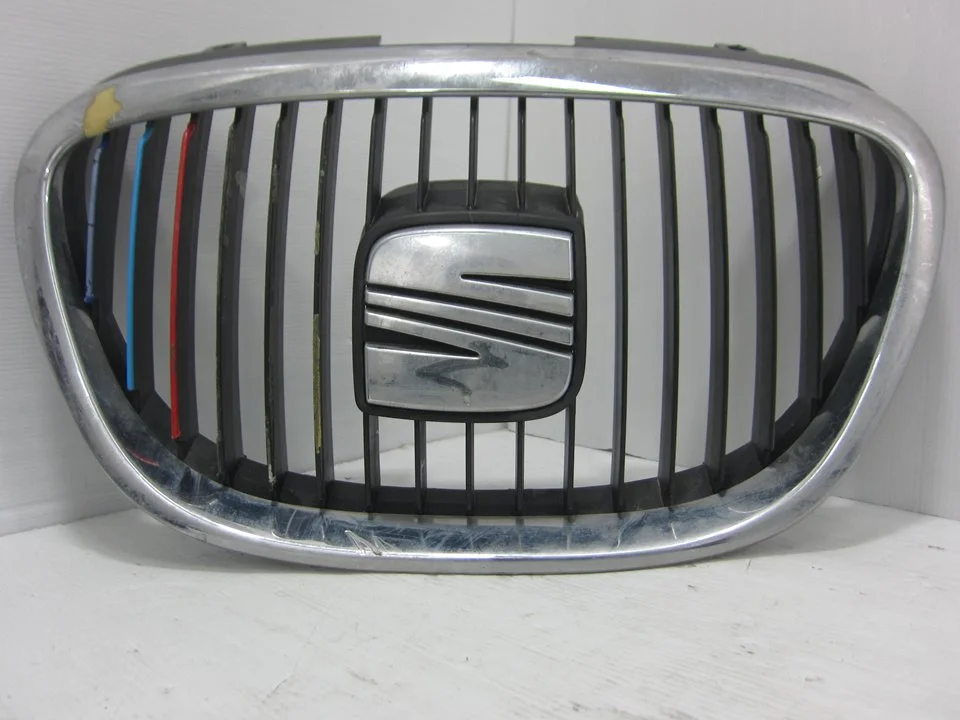 Foto de REJILLA DELANTERA SEAT TOLEDO (5P2) 1.9 TDI (105 CV / 77 KW)