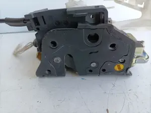 Foto de CERRADURA PUERTA TRASERA DERECHA VOLKSWAGEN PASSAT BERLINA (3C2) 2.0 TDI (140 CV / 103 KW) referencia 3C4839016B foto 2