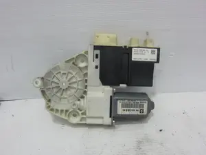 Foto de MOTOR ELEVALUNAS DELANTERO DERECHO CITROEN C5 BERLINA 2.2 HDi FAP CAT (4HX / DW12ED4) (133 CV / 98 KW) referencia 9649304480 foto 4