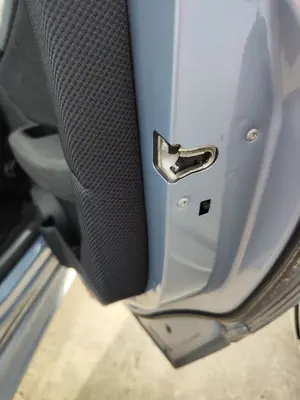 Foto de CERRADURA PUERTA TRASERA DERECHA MERCEDES-BENZ CLASE B (BM 245) 2.0 CDI CAT (109 CV / 80 KW) referencia A1697303135