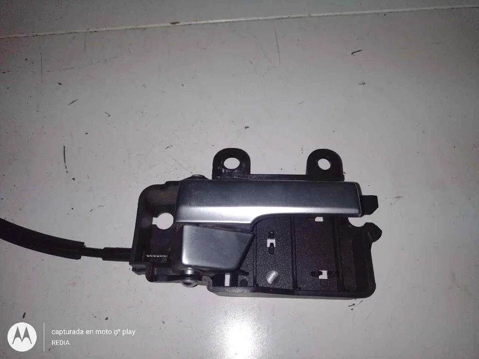 Foto de MANETA INTERIOR DELANTERA DERECHA FORD FOCUS BERLINA (CAP) 1.6 16V CAT (101 CV / 74 KW) referencia 3M51R22600