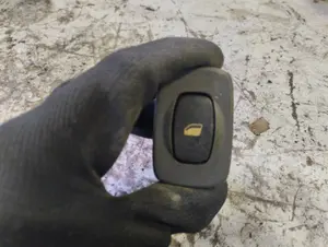 Foto de MANDO ELEVALUNAS DELANTERO DERECHO CITROEN C5 BERLINA 2.0 HDi CAT (RHZ / DW10ATED) (107 CV / 79 KW) referencia 96326947ZJ