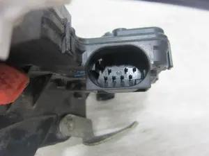 Foto de CERRADURA PUERTA DELANTERA IZQUIERDA BMW SERIE 3 BERLINA (E46) 2.0 Diesel CAT (116 CV / 85 KW) referencia 51217011241 foto 3