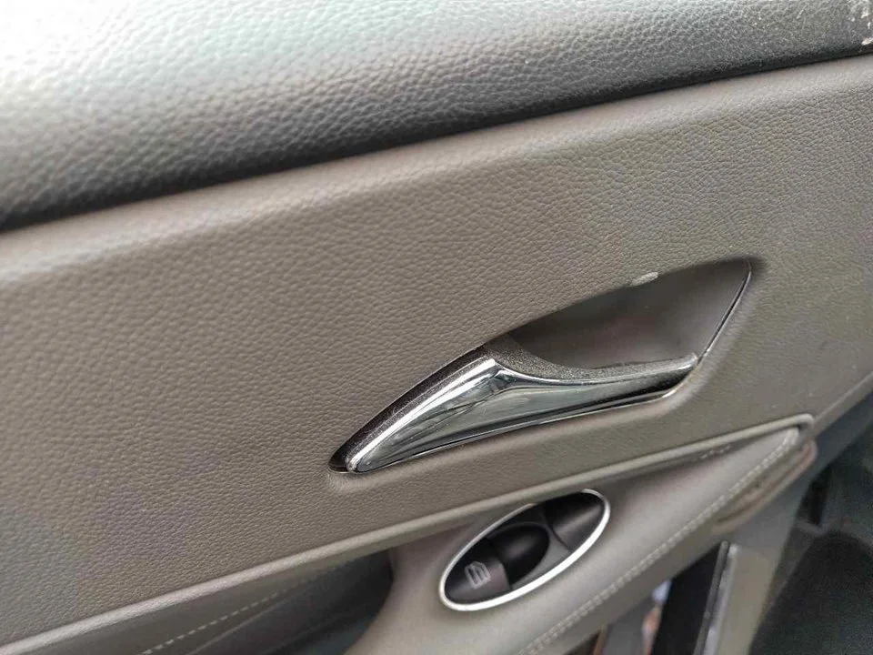 Foto de MANETA INTERIOR TRASERA IZQUIERDA MERCEDES-BENZ CLS (BM 219) 5.0 V8 24V CAT (306 CV / 225 KW)