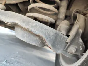 Foto de BRAZO SUSPENSION TRASERO DERECHO FORD FOCUS BERLINA (CAK) 1.6 16V CAT (101 CV / 74 KW)