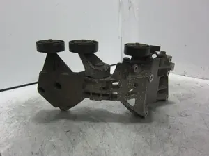 Foto de SOPORTE ALTERNADOR MERCEDES-BENZ CLASE A (BM 169) referencia A6402021040 foto 2