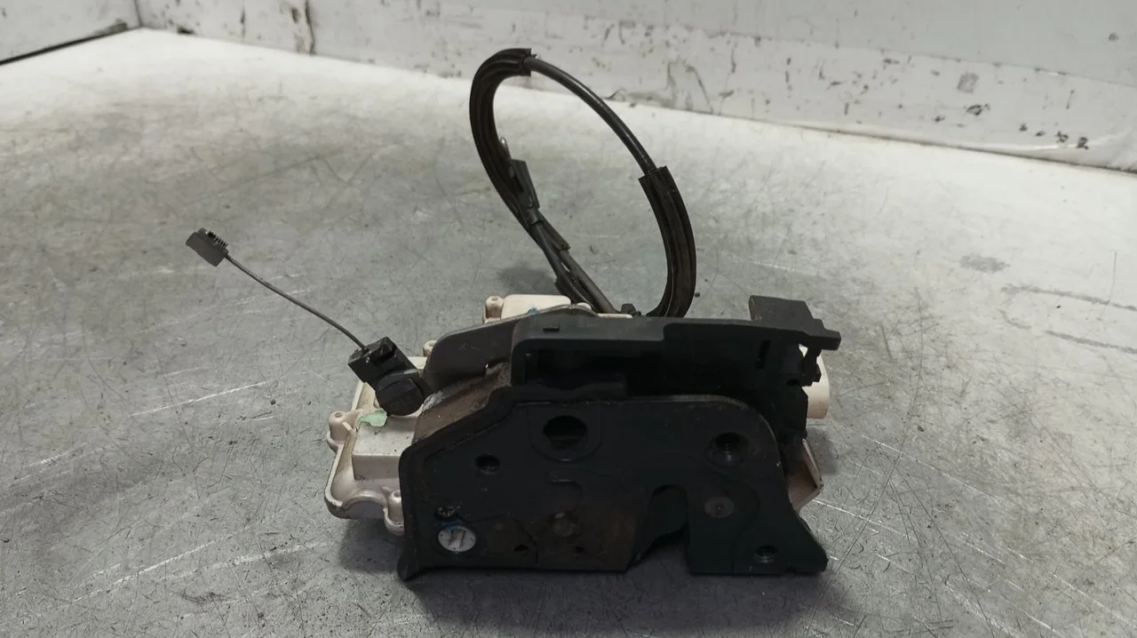 Foto de CERRADURA PUERTA TRASERA DERECHA SEAT TOLEDO (5P2) 1.9 TDI (105 CV / 77 KW) referencia 5P0839012