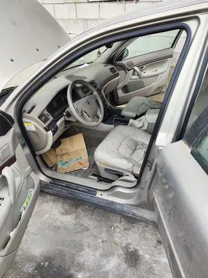 Foto de GOMAS CONTORNO PUERTA VOLVO S80 BERLINA 2.4 Diesel (131 CV / 96 KW)