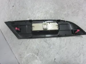 Foto de MANDO ELEVALUNAS DELANTERO DERECHO LEXUS RX (GGL1/GYL1) 3.5 V6 24V CAT (249 CV / 183 KW) referencia 192966 foto 3