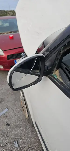 Foto de RETROVISOR IZQUIERDO SKODA FABIA (5J2) 1.2 (60 CV / 44 KW) foto 2