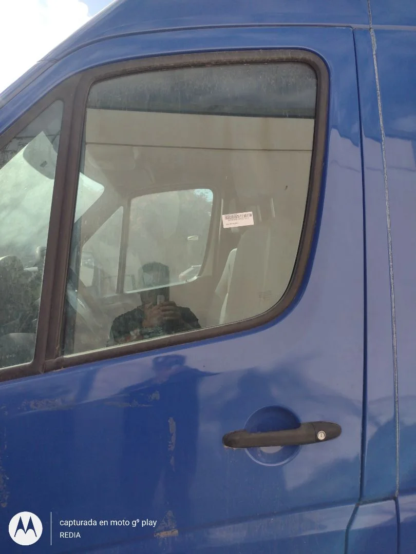 Foto de LUNA DELANTERA IZQUIERDA VOLKSWAGEN CRAFTER FURGÓN (2E) 2.5 TDI DPF (109 CV / 80 KW) referencia 2E0845201