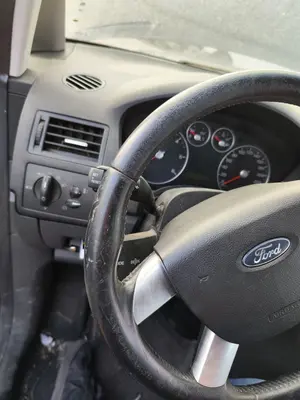 Foto de VOLANTE FORD FOCUS C-MAX (CAP)(2003) 1.6 TDCi CAT (109 CV / 80 KW) referencia 1302507 foto 3