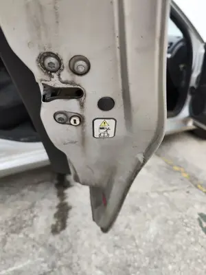 Foto de CERRADURA PUERTA TRASERA DERECHA ALFA ROMEO 159 (140) 1.9 JTD (M) 16V CAT (150 CV / 110 KW)