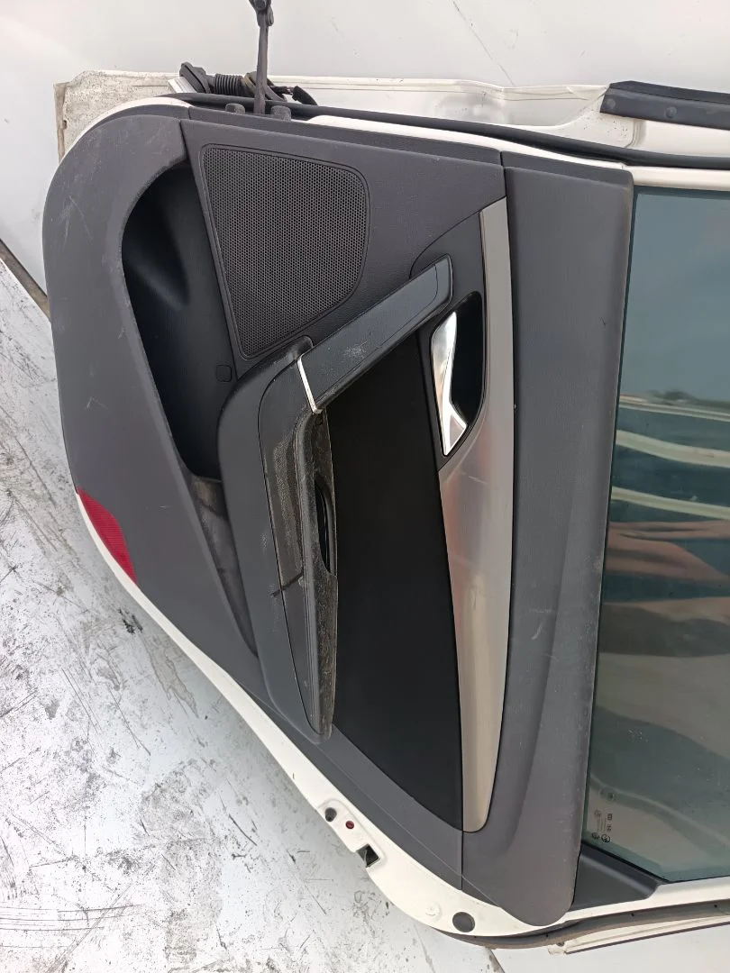 Foto de GUARNECIDO PUERTA TRASERA DERECHA HYUNDAI I40 CW (VF) 1.7 CRDi CAT (141 CV / 104 KW)