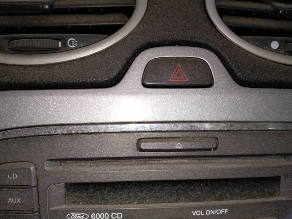 Foto de WARNING FORD FOCUS SPORTBREAK (CAP) 1.6 TDCi CAT (90 CV / 66 KW)