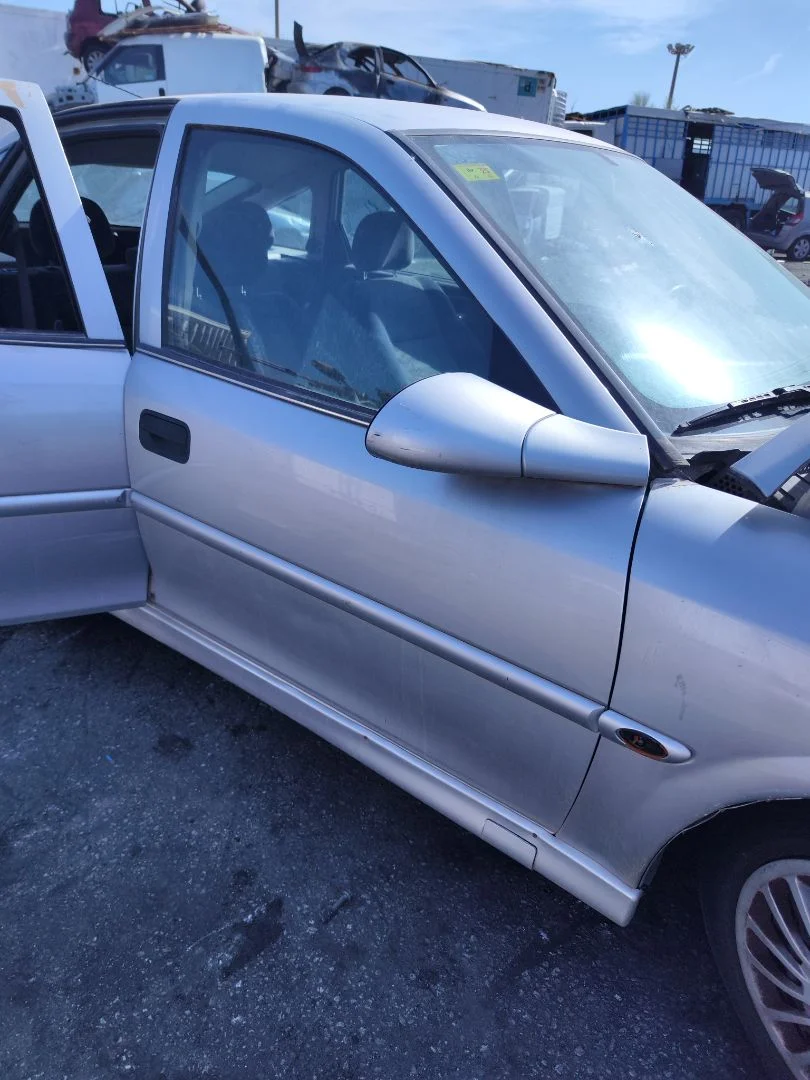 Foto de PUERTA DELANTERA DERECHA OPEL VECTRA B BERLINA 2.0 DTI (101 CV / 74 KW) referencia 9153650