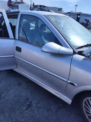Foto de PUERTA DELANTERA DERECHA OPEL VECTRA B BERLINA 2.0 DTI (101 CV / 74 KW) referencia 9153650
