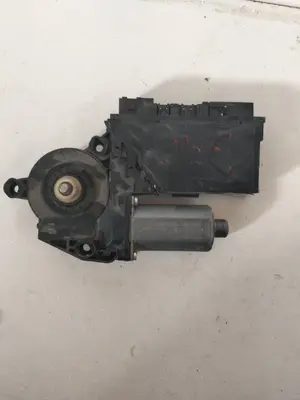 Foto de MOTOR ELEVALUNAS DELANTERO DERECHO VOLKSWAGEN TOUAREG (7LA) 2.5 TDI (174 CV / 128 KW) referencia 3D1959793E