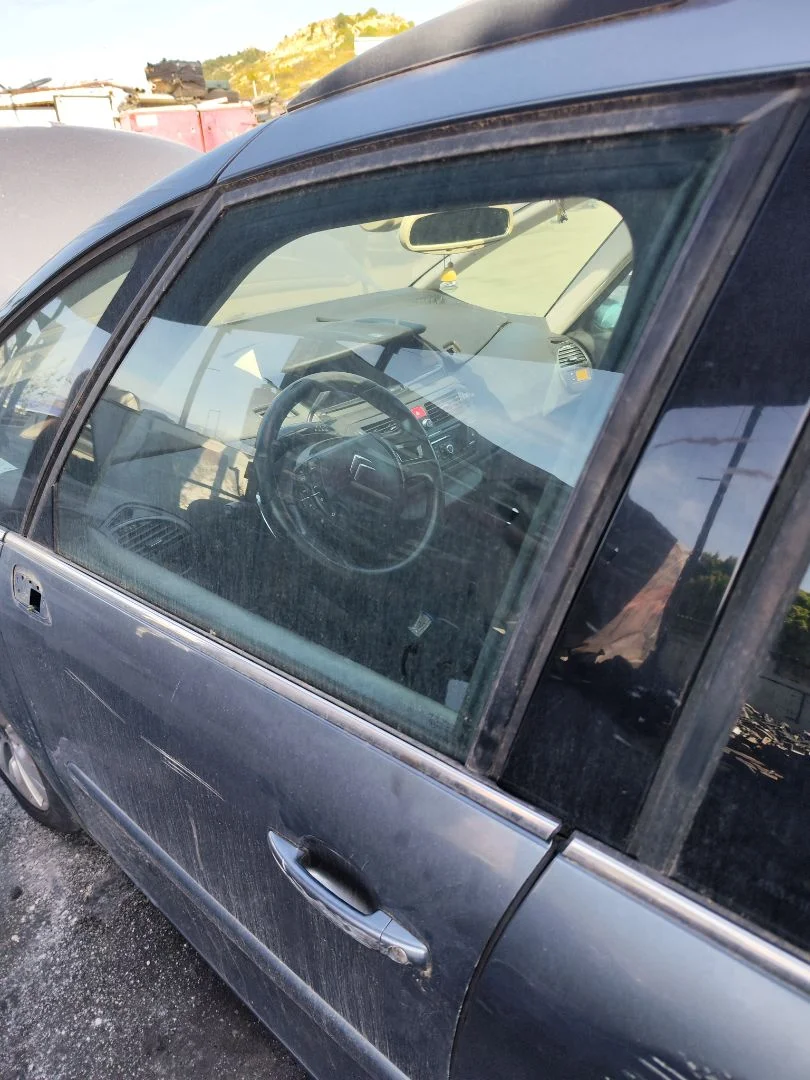 Foto de LUNA DELANTERA IZQUIERDA CITROEN GRAND C4 PICASSO 1.6 16V HDi FAP (109 CV / 80 KW)