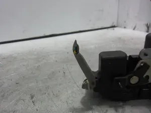 Foto de CERRADURA PUERTA TRASERA DERECHA KIA CERATO (LD) 1.6 CAT (105 CV / 77 KW) referencia 814202F020 foto 5