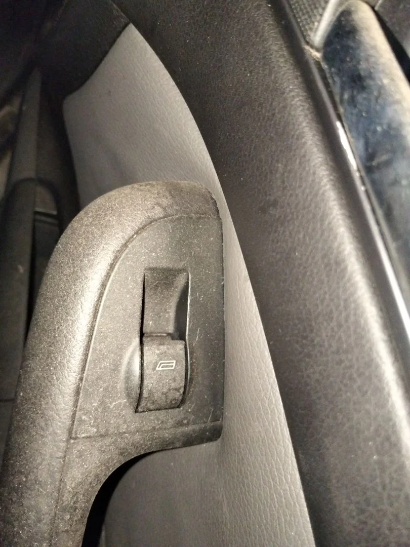 Foto de MANDO ELEVALUNAS DELANTERO DERECHO AUDI ALLROAD QUATTRO QUATTRO (4B5)