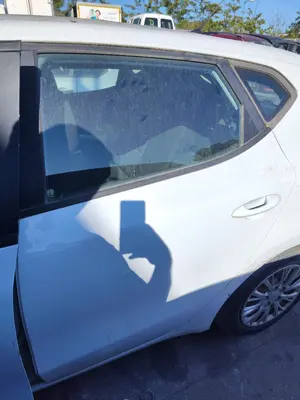 Foto de PUERTA TRASERA IZQUIERDA KIA CEED (JD) 1.4 CAT (99 CV / 73 KW)