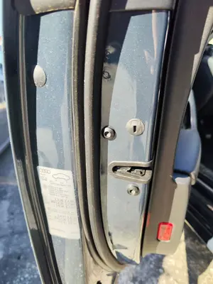 Foto de CERRADURA PUERTA DELANTERA IZQUIERDA AUDI A6 AVANT (4GD) 2.0 16V TDI (190 CV / 140 KW) referencia 8J1837015E