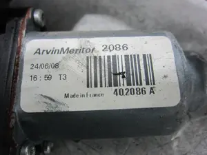 Foto de ELEVALUNAS DELANTERO DERECHO RENAULT KANGOO II (F/KW0) 1.5 dCi Diesel CAT (86 CV / 63 KW) referencia 402086A foto 4